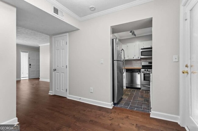 Building Photo - 120 Biscayne Dr NW