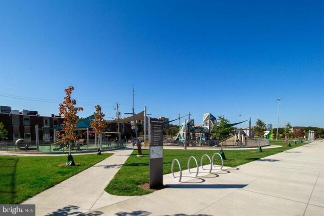 Building Photo - 2216 S Quincy St