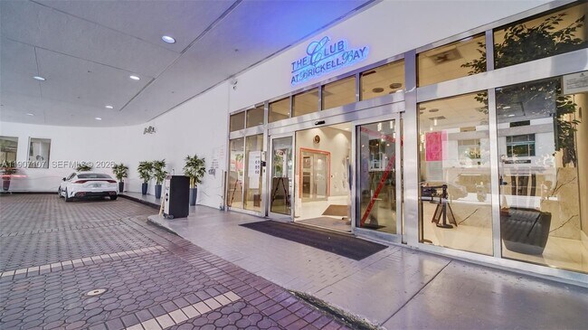 Building Photo - 1200 Brickell Bay Dr