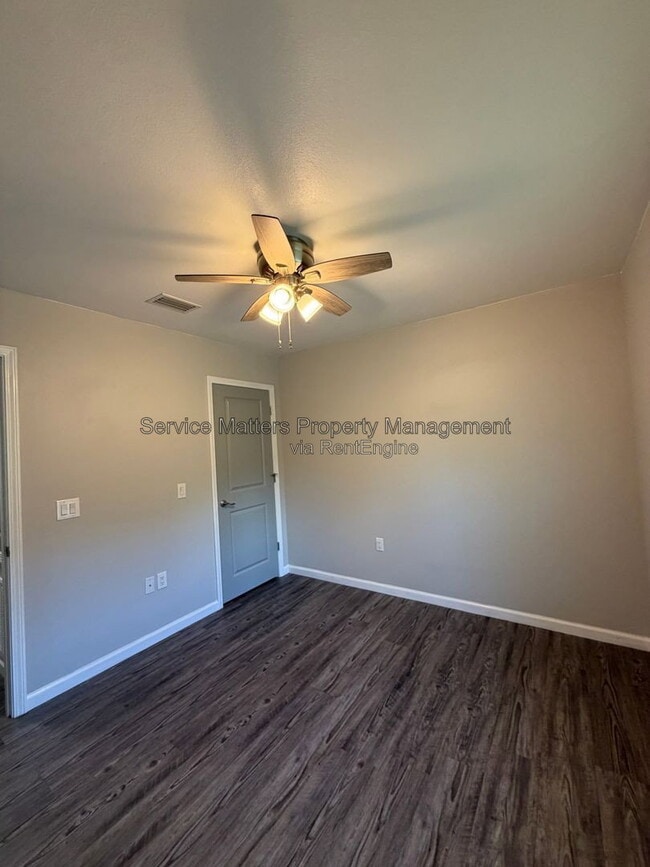 Building Photo - 5553 Riviera Dr