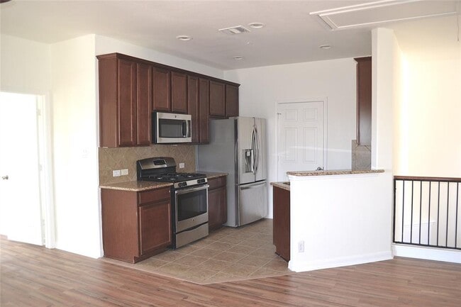Building Photo - 9201 Brodie Ln