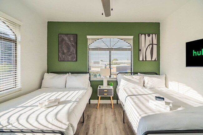 Building Photo - 2150 S 55th St