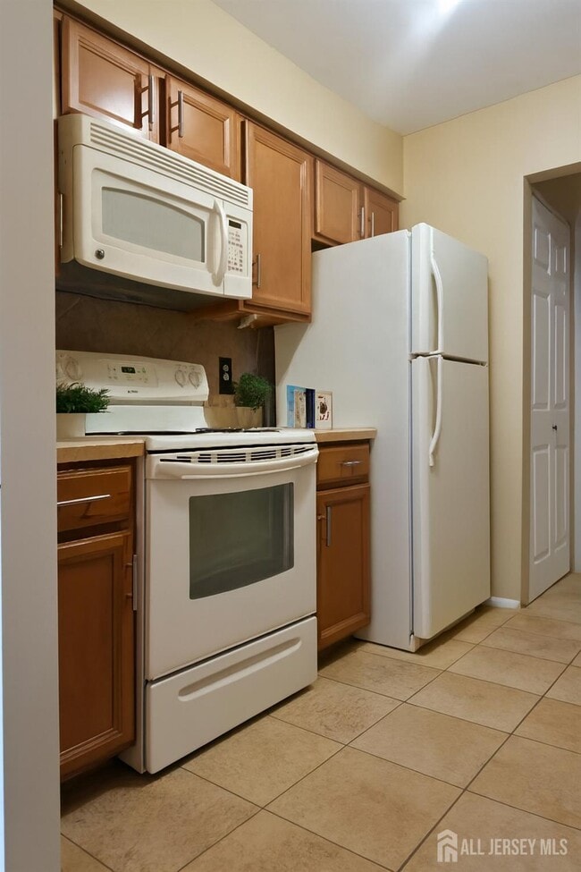 Building Photo - 90 Almond Dr