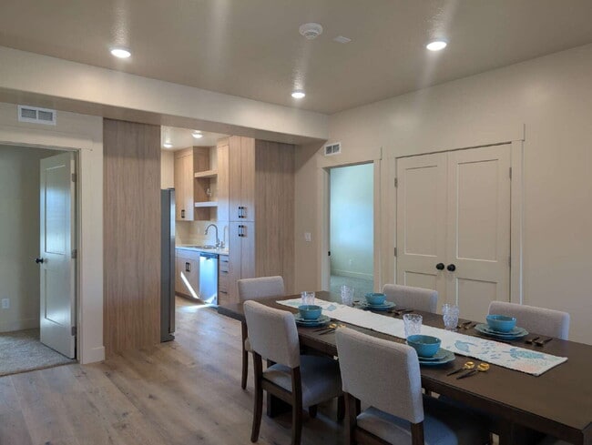 Building Photo - Quality 3 Bedroom 2 Bath
