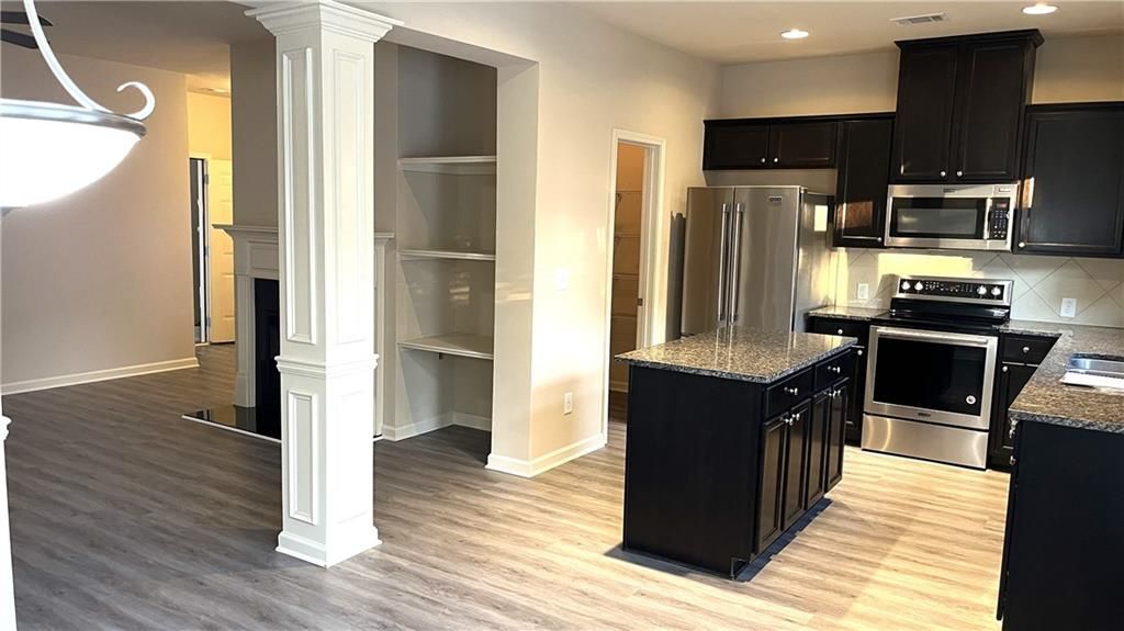 Building Photo - 3689 Brockenhurst Dr