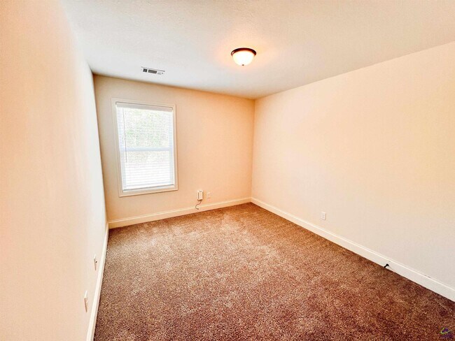 Building Photo - 119 Washington Place Drive
