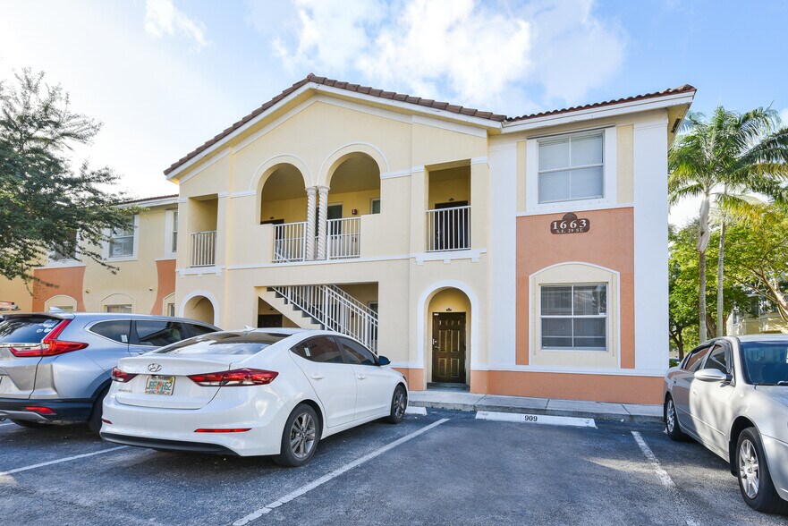 Building Photo - 1663 SE 29th St # 109