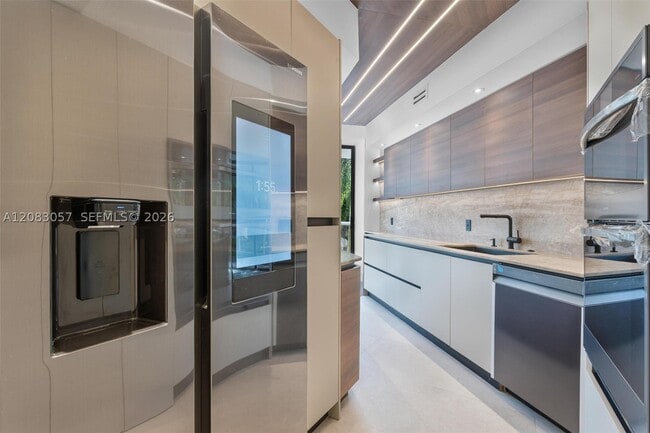 Building Photo - 3610 Yacht Club Dr