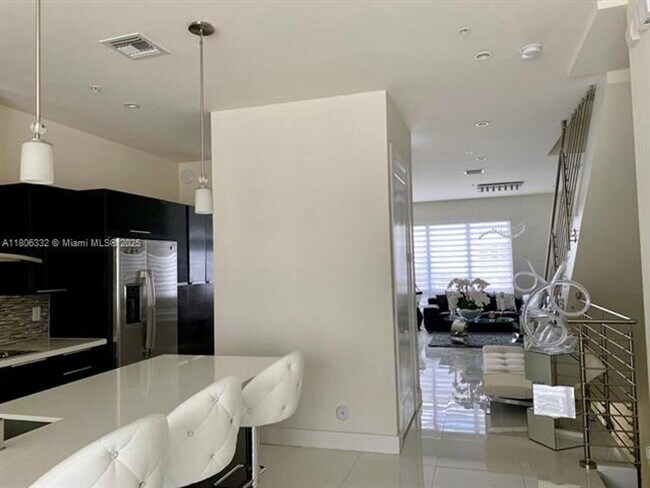 Building Photo - 6660 NW 105th Ct