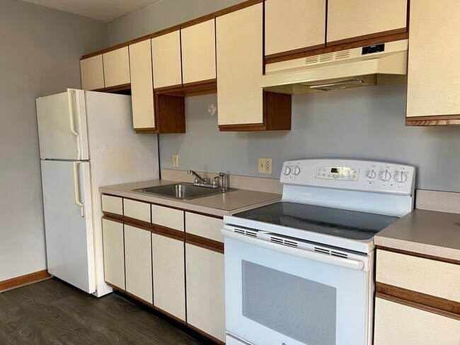 Primary Photo - 155 E Central St