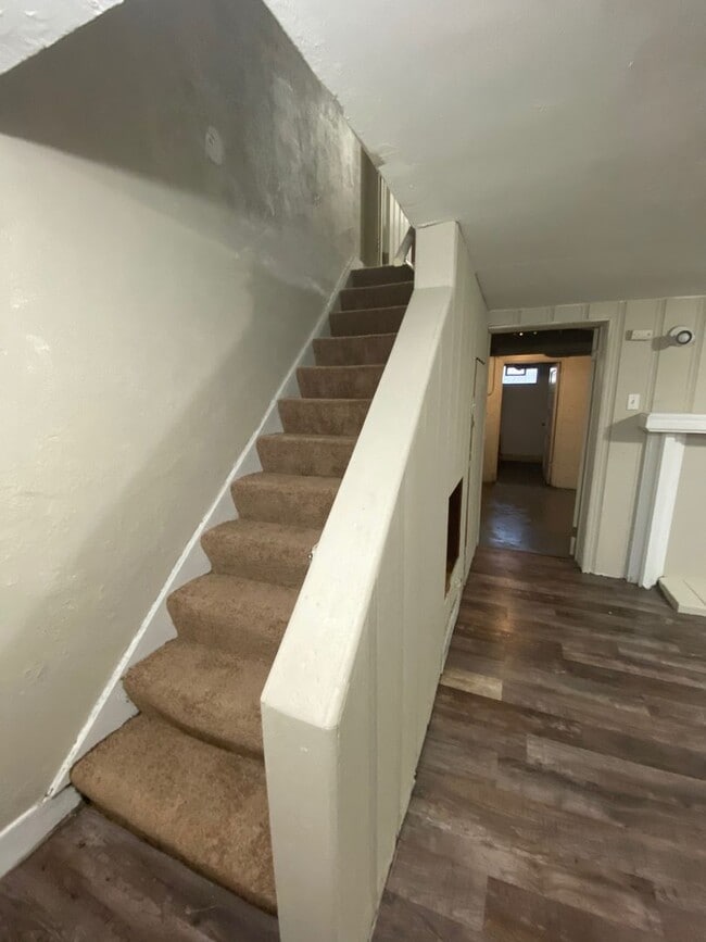 Building Photo - Large Glen Park Home