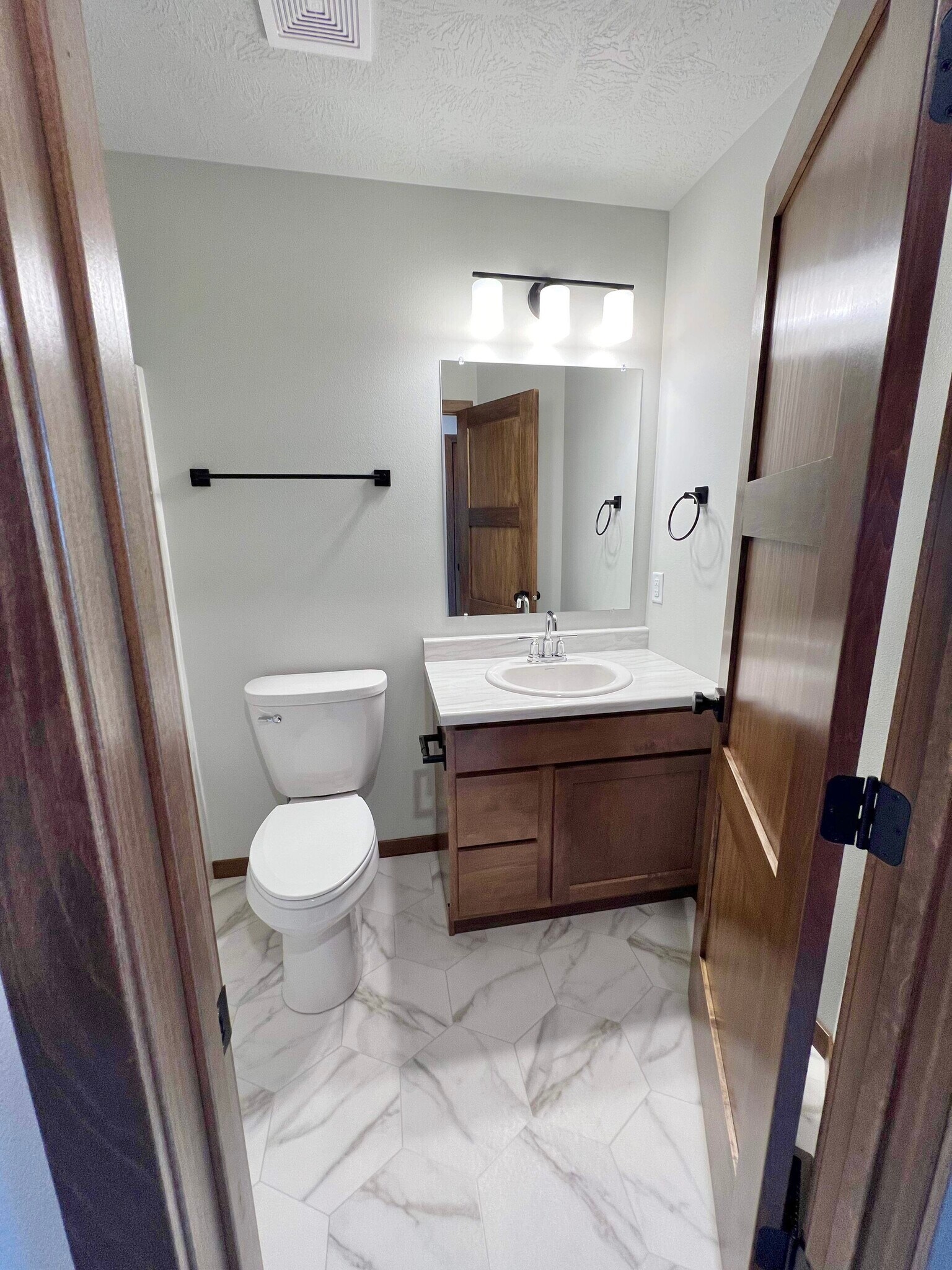 Building Photo - 5104 S Dubuque Ave