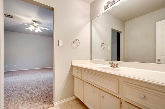 Building Photo - 1718 Redwing Cove Dr