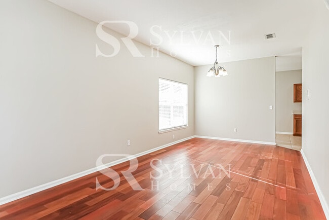 Building Photo - The ideal space to balance life, work, and...