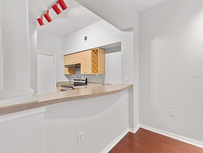 Building Photo - 200 4th Ave S