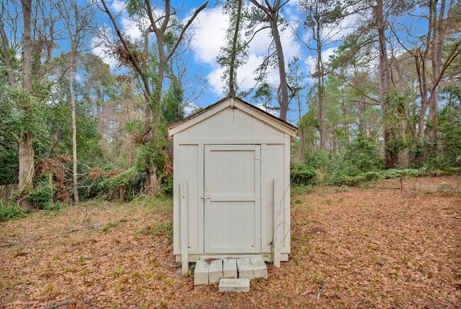 Building Photo - 216 Hawthrone