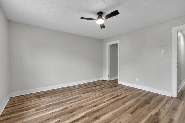 Building Photo - 409 N Oakland Ave