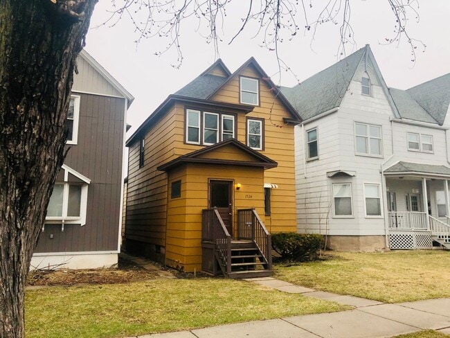 Building Photo - AVAILABLE JUNE - 4 Bed 2 Bath w/ Bonus Room & Garage