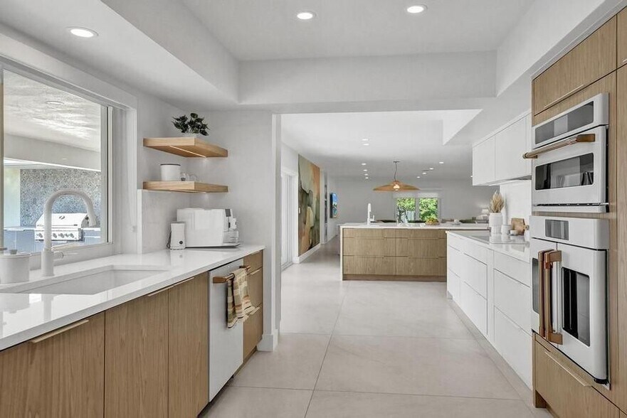 Building Photo - 5581 NE 31st Ave