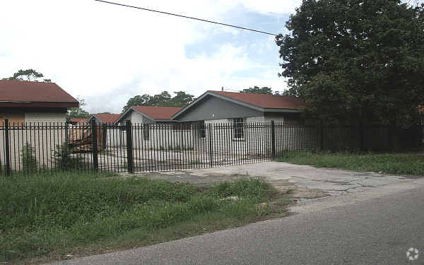 Building Photo - Weaver Road Apartments