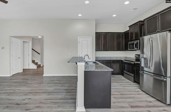 Building Photo - 356 Finch Ln