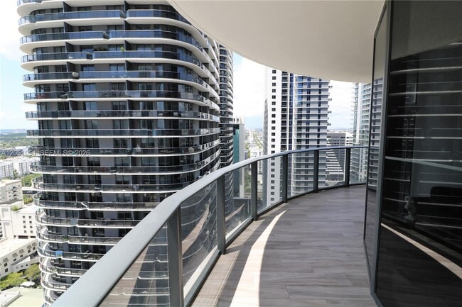 Building Photo - 801 S Miami Ave