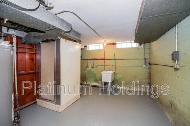 Building Photo - 13790 Cedar Rd