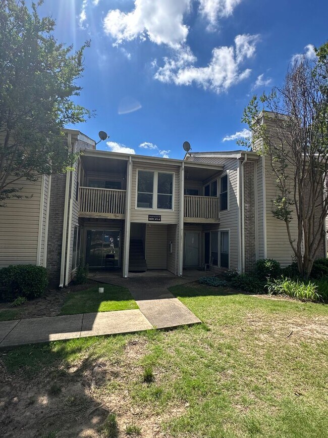 1BD/1BA Condo located on the Germantown/Me... 6691 Whispering Oak Pl