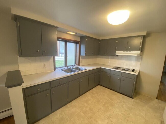 Building Photo - 6326 Ridge Road Unit #01 Basement