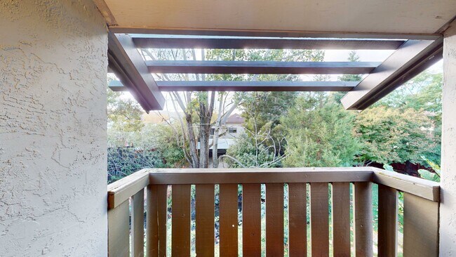 Building Photo - 515 B St