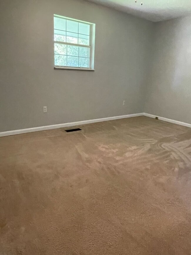 Building Photo - Move In Ready!!