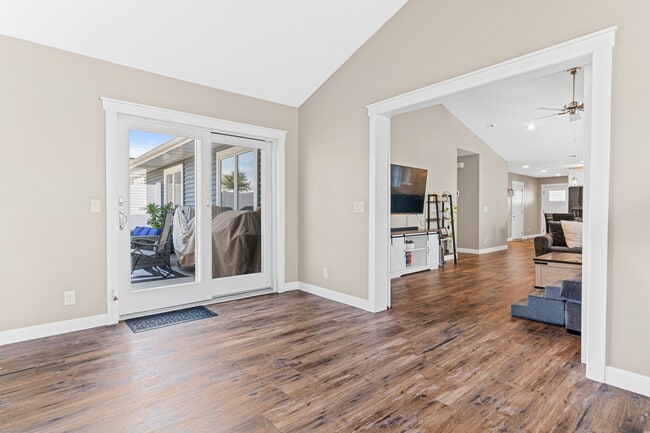 Building Photo - 898 Brentwood Cir