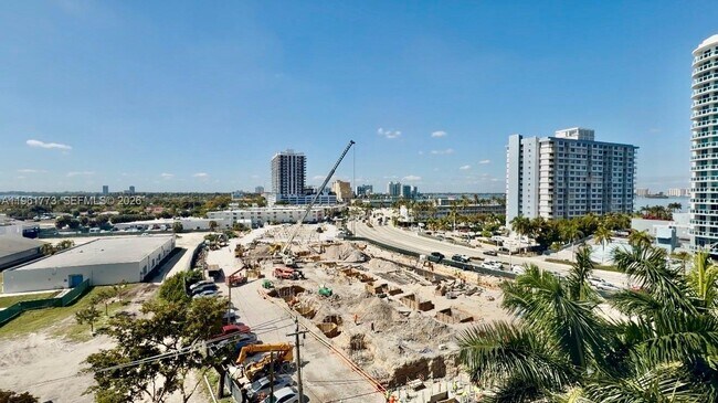 Building Photo - 7601 E Treasure Dr