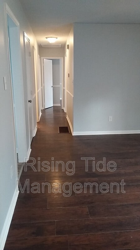 Building Photo - 3130 Sleepy Hollow Dr