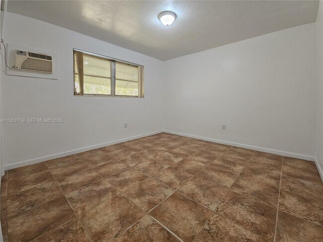 Building Photo - 201 SW 30th Ct