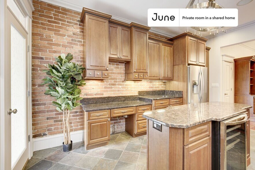 Building Photo - Room in Shared 4 bed/3 bath home