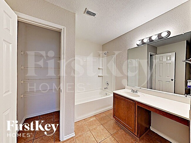 Building Photo - 12640 Shady Cedar Dr