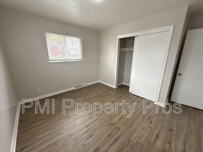 Building Photo - 7701 W Hampton Ave