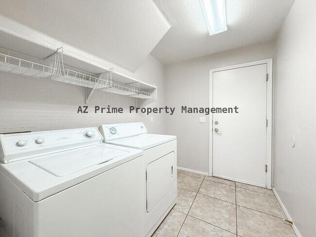 Building Photo - 10445 W Windsor Ave