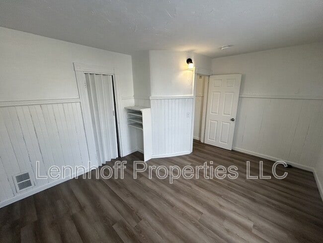 Building Photo - 27 Hilton St