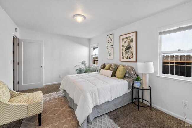 Building Photo - 372 Acacia St