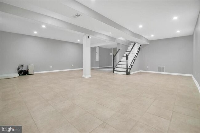 Building Photo - 12404 Surrey Cir Dr