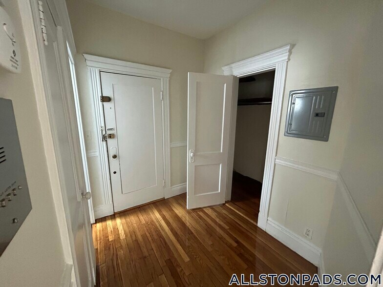 Building Photo - 5 Walbridge St