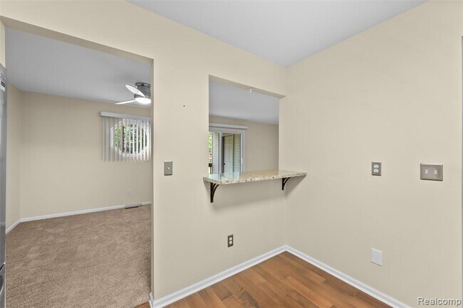 Building Photo - 4911 Oak Hill Dr