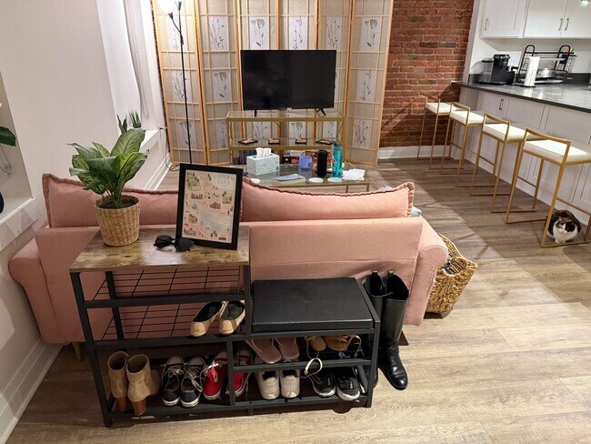 Building Photo - Welcome to Urban Elegance in the Heart of Historic Old City, Philadelphia