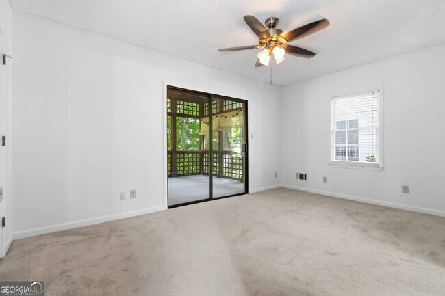 Building Photo - 275 Sageglen Rd