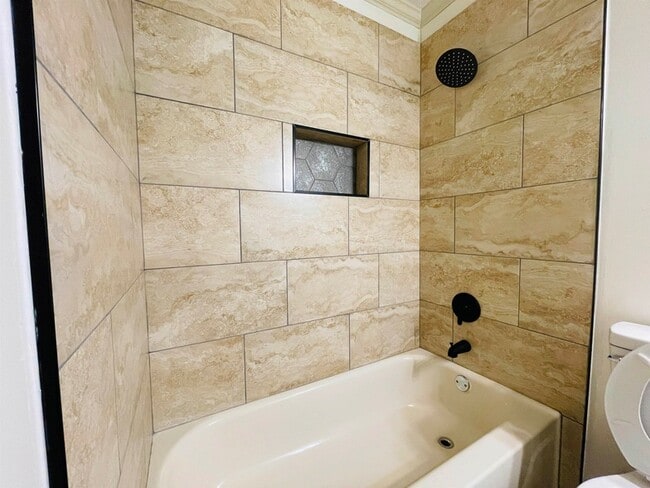 Building Photo - 2256 Lake Springs Ln