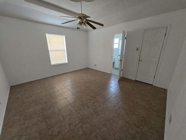 Building Photo - 802 Noel Ln
