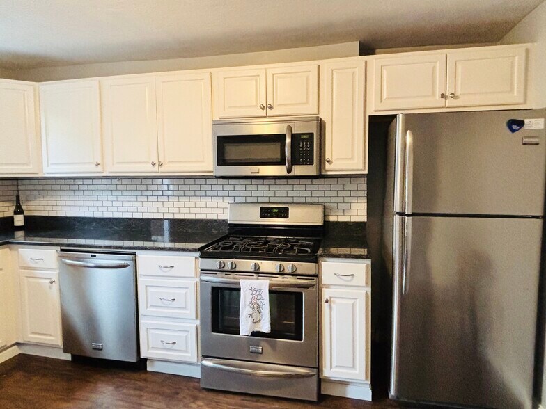 Building Photo - 1402 Sherman Ave