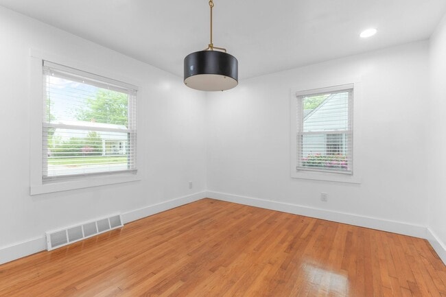 Building Photo - Welcome to this charming home located in t...